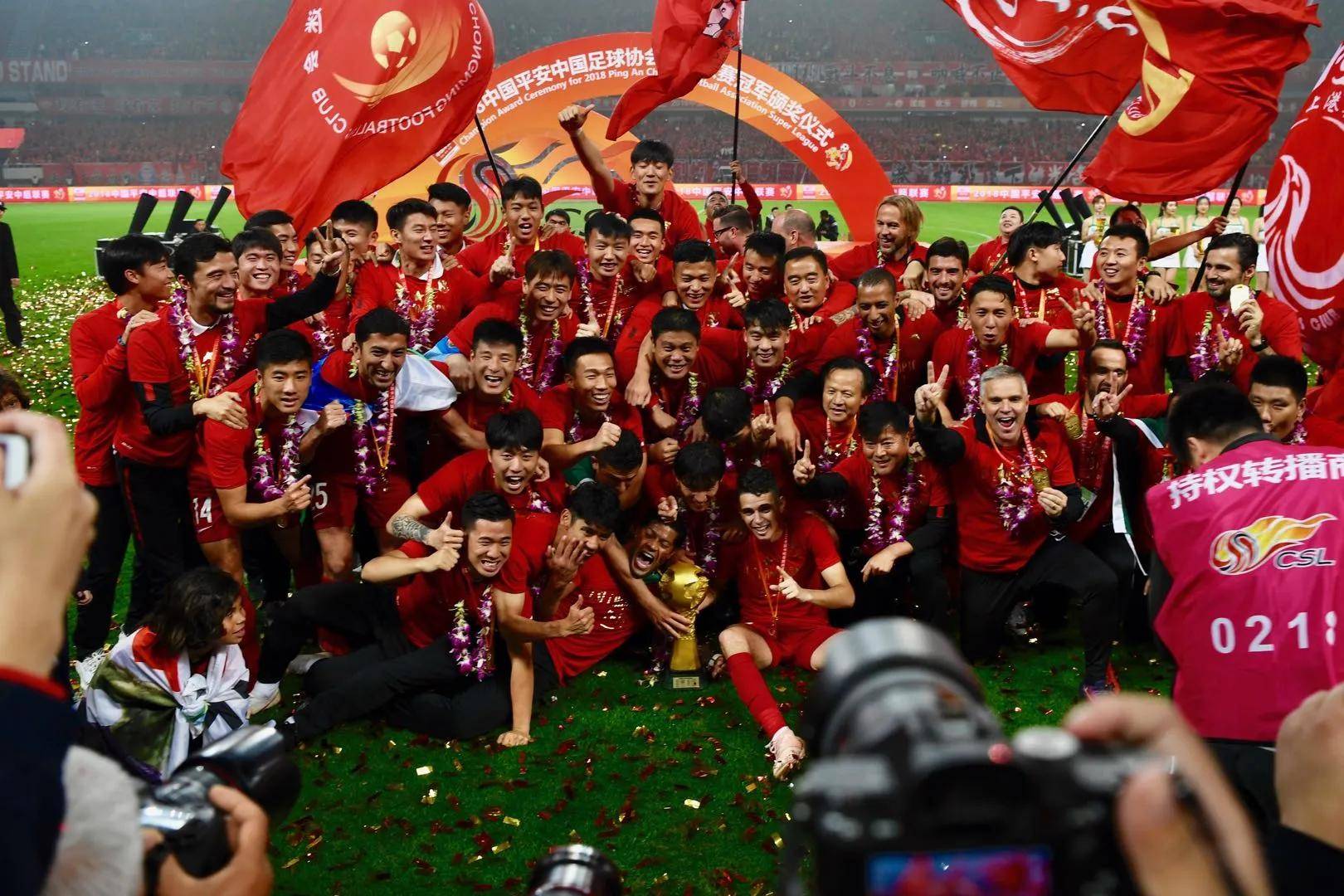 上港客场挑战鲁能，双方均力争三分的简单介绍