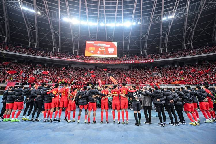 开云体育登录-比赛现场火爆热情高涨，球迷热情不减！