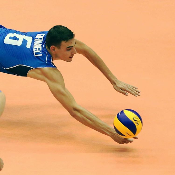 排球球员突破自我,表现堪称完美的简单介绍 排球球员突破自我,表现堪称完美的简单介绍