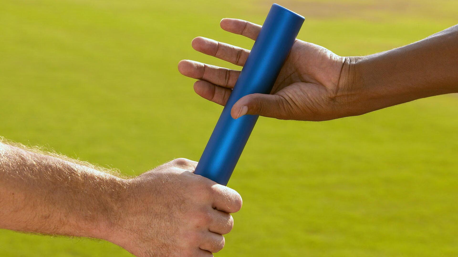 开云APP-F1年度争冠之夜，当风驰电掣邂逅黑科技，贝恩如何用存在感重塑赛场经济学？